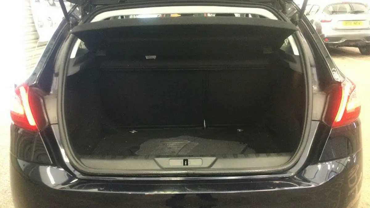 2020-peugeot-308-15-bluehdi-active-130bhp-eat6-big-13