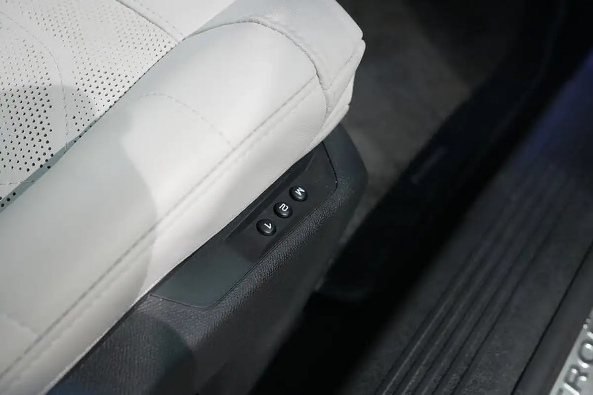 2024-citroen-c5-x-16-puretech-hypnos-big-30