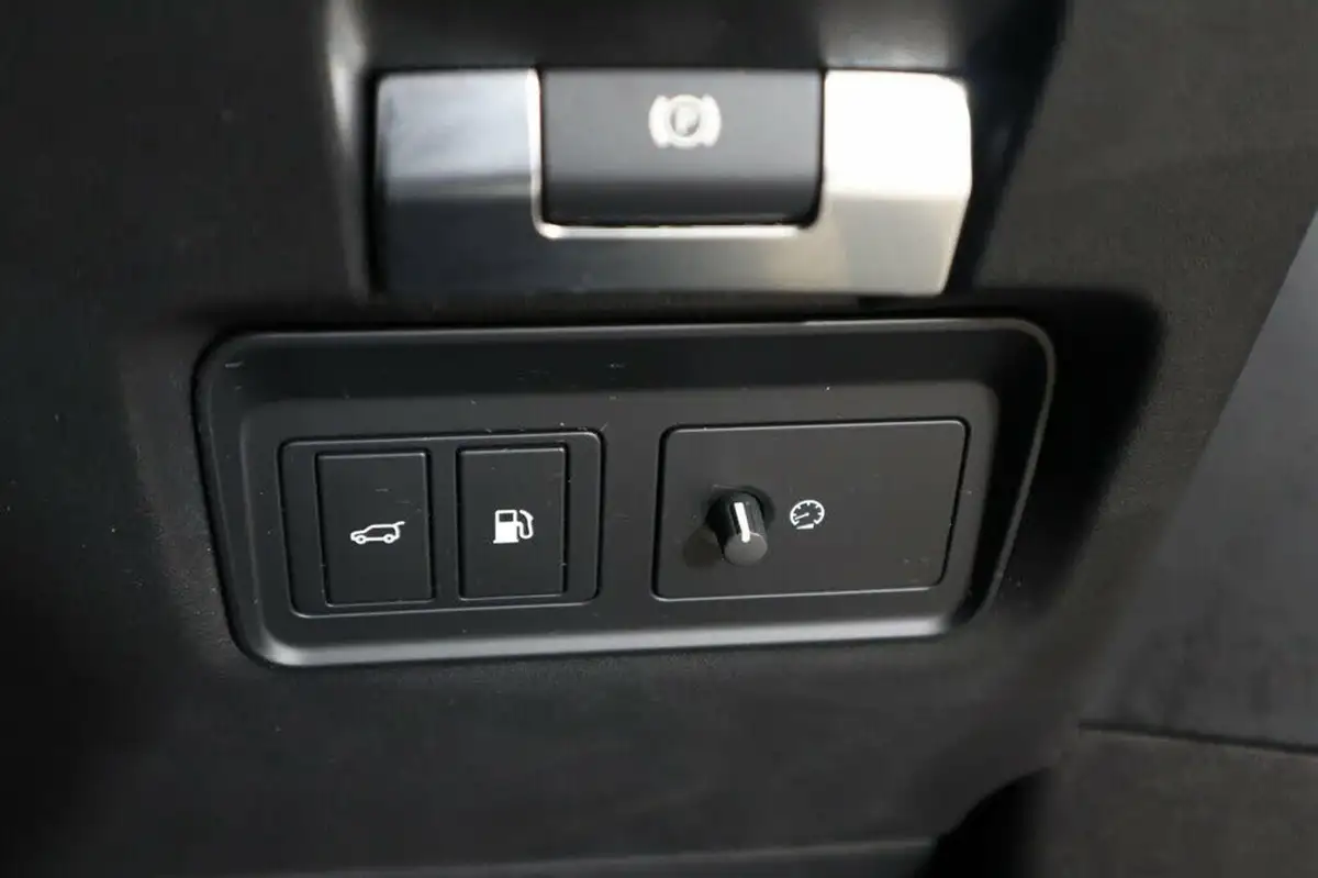 2022-land-rover-range-rover-evoque-15-p300e-r-dynamic-se-big-16