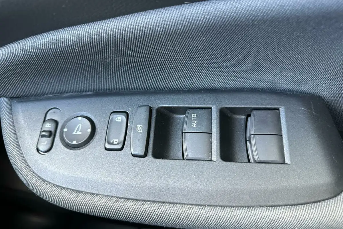 2022-honda-jazz-15-i-mmd-se-109ps-big-15
