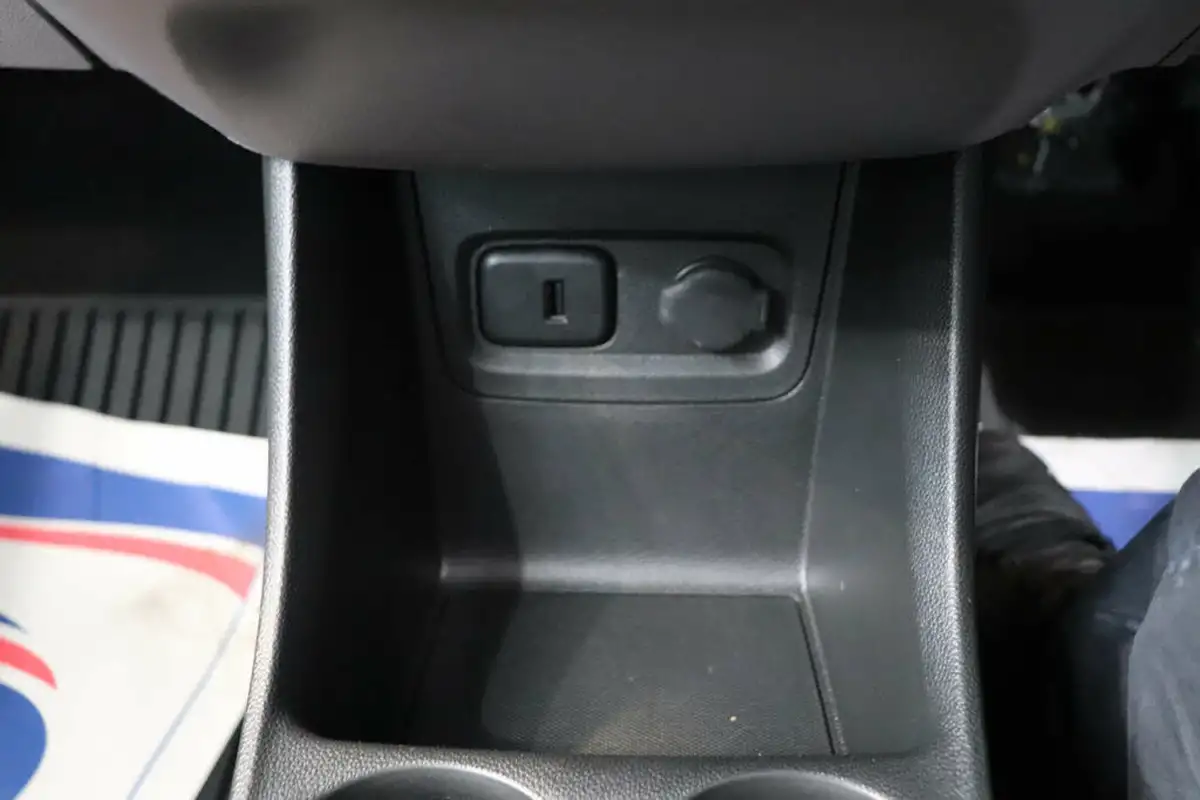 2017-vauxhall-viva-10i-sl-easytronic-big-39