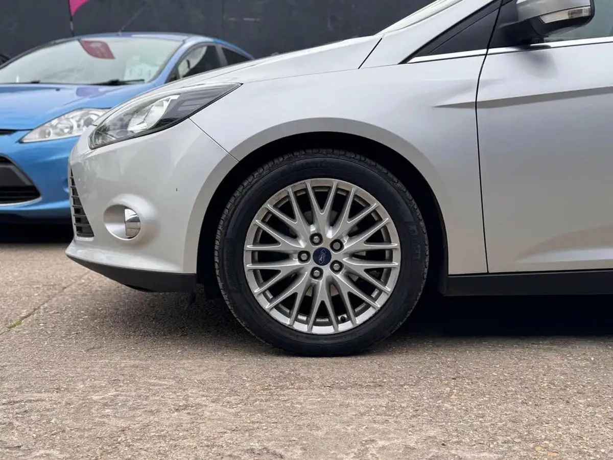 2014-ford-focus-10-zetec-scti-100ps-hatchback-big-43