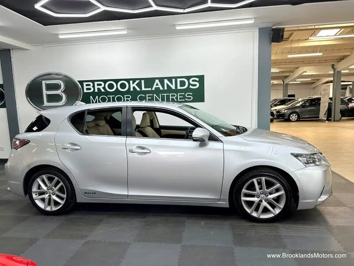 2014-lexus-ct-200h-18-luxury-big-9