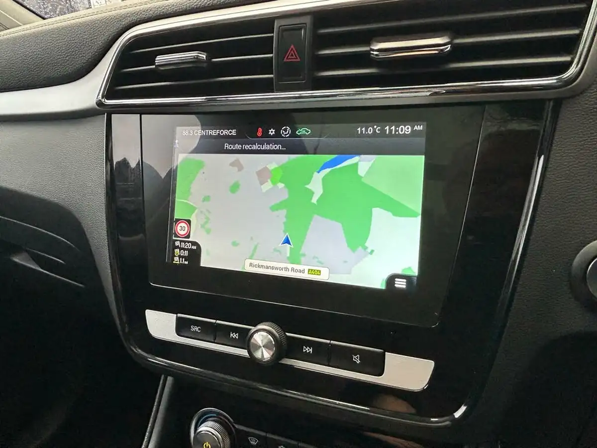 2021-mg-zs-suv-e-exclusive-ev-big-38