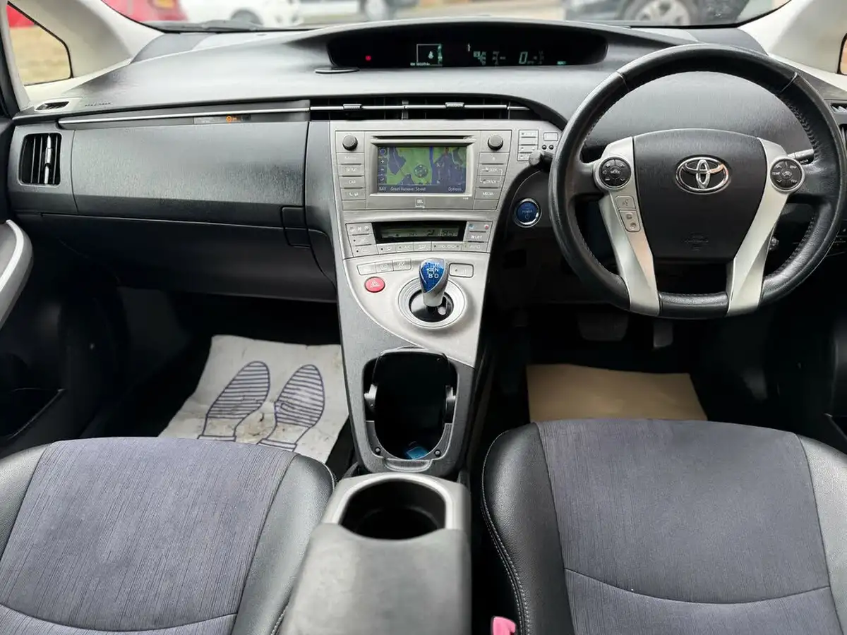 2012-toyota-prius-18-vvt-i-t-spirit-hybrid-leather-1794cc-big-17