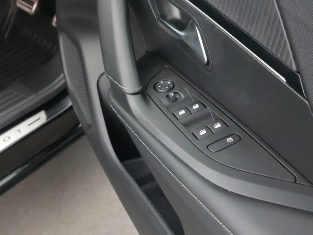2021-peugeot-2008-suv-e-gt-big-11