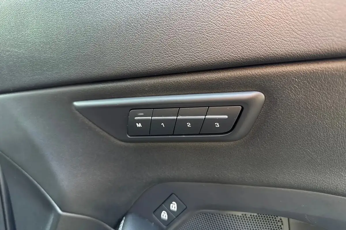 2024-jaguar-e-pace-20-d200-r-dynamic-se-black-big-40