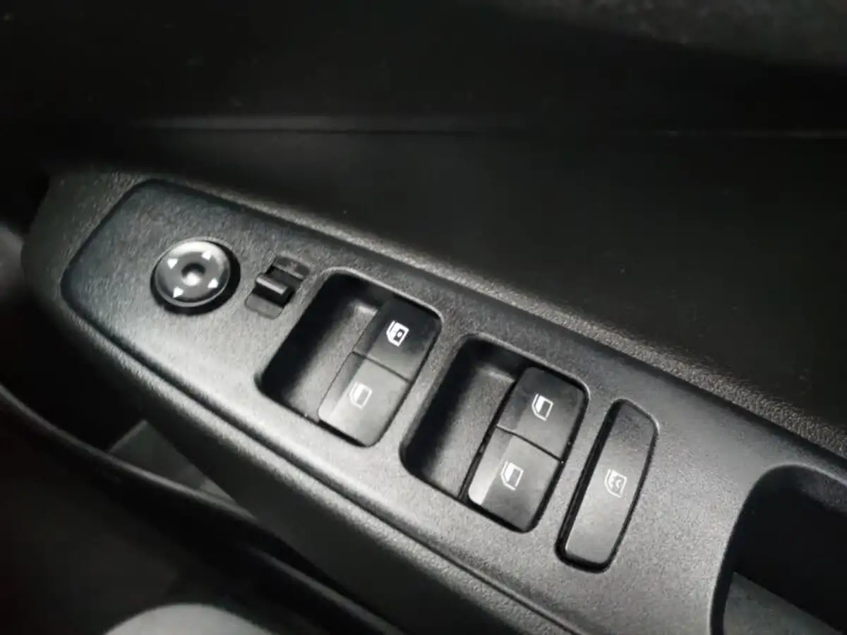 2023-hyundai-i10-12-premium-auto-big-18