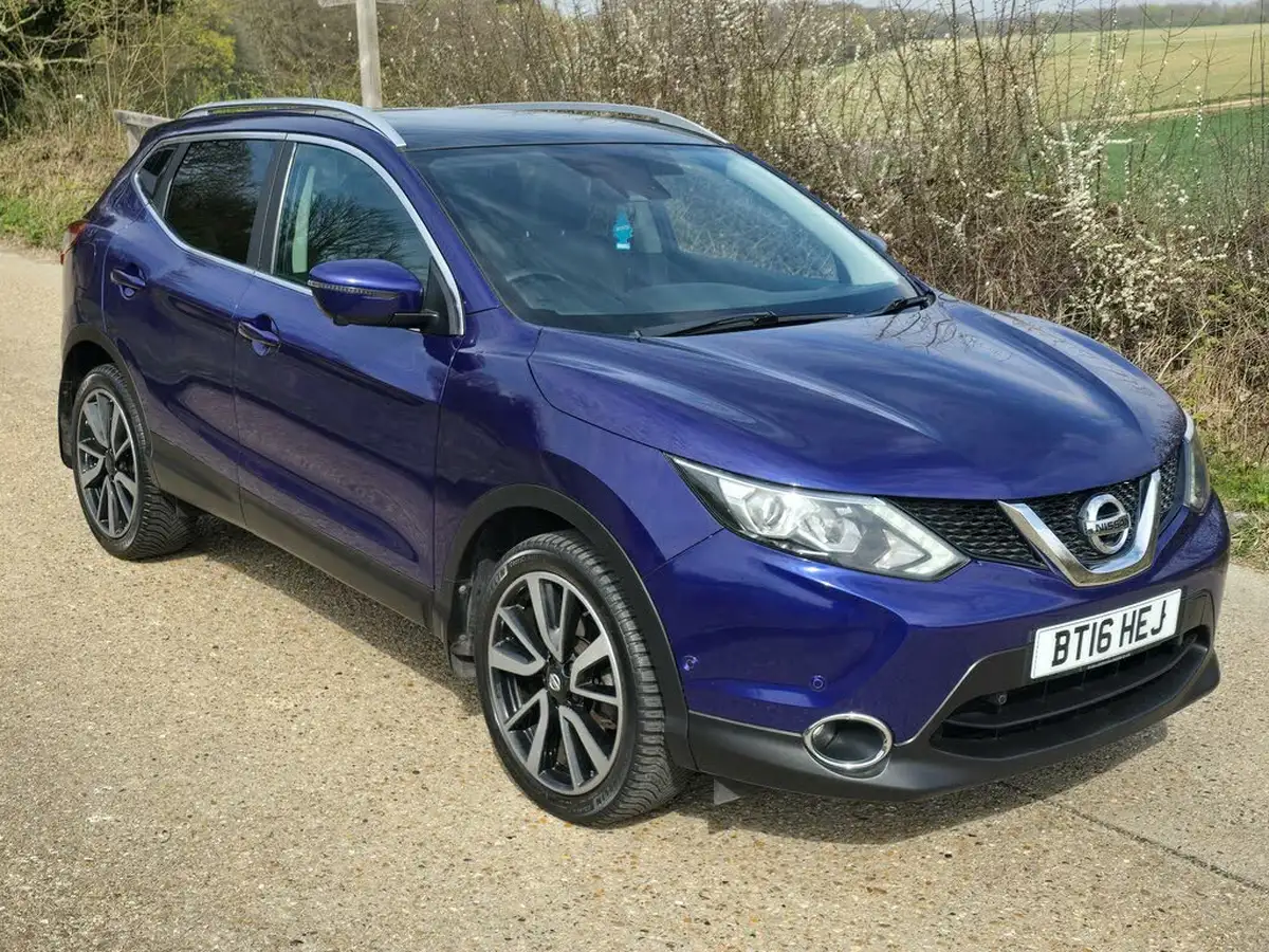 2016-nissan-qashqai-12-dig-t-tekna-big-15
