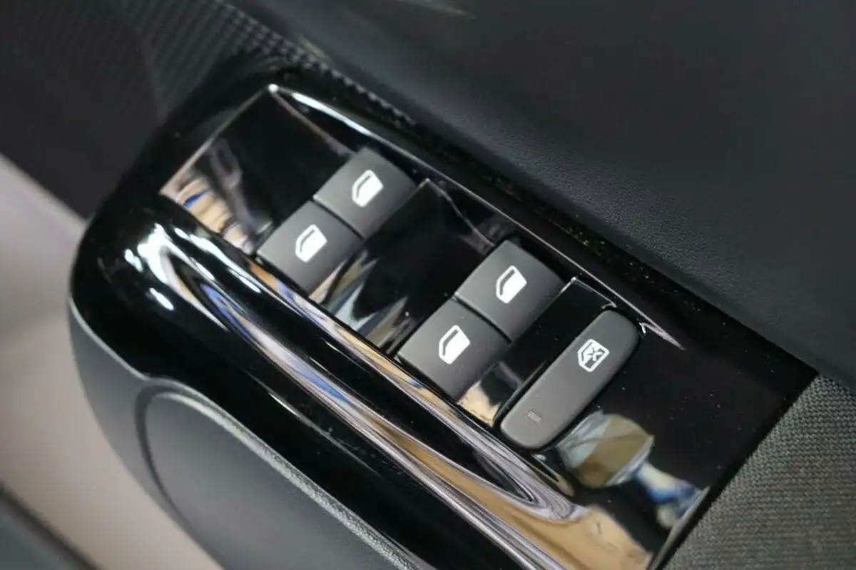 2023-citroen-c3-12-puretech-plus-110ps-eat6-big-26