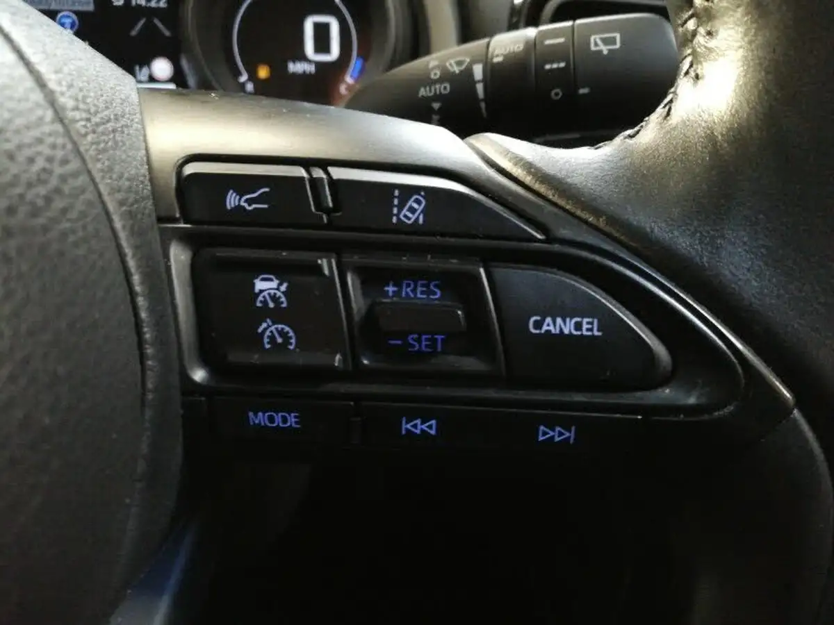2021-toyota-yaris-cross-15-vvt-i-icon-big-15
