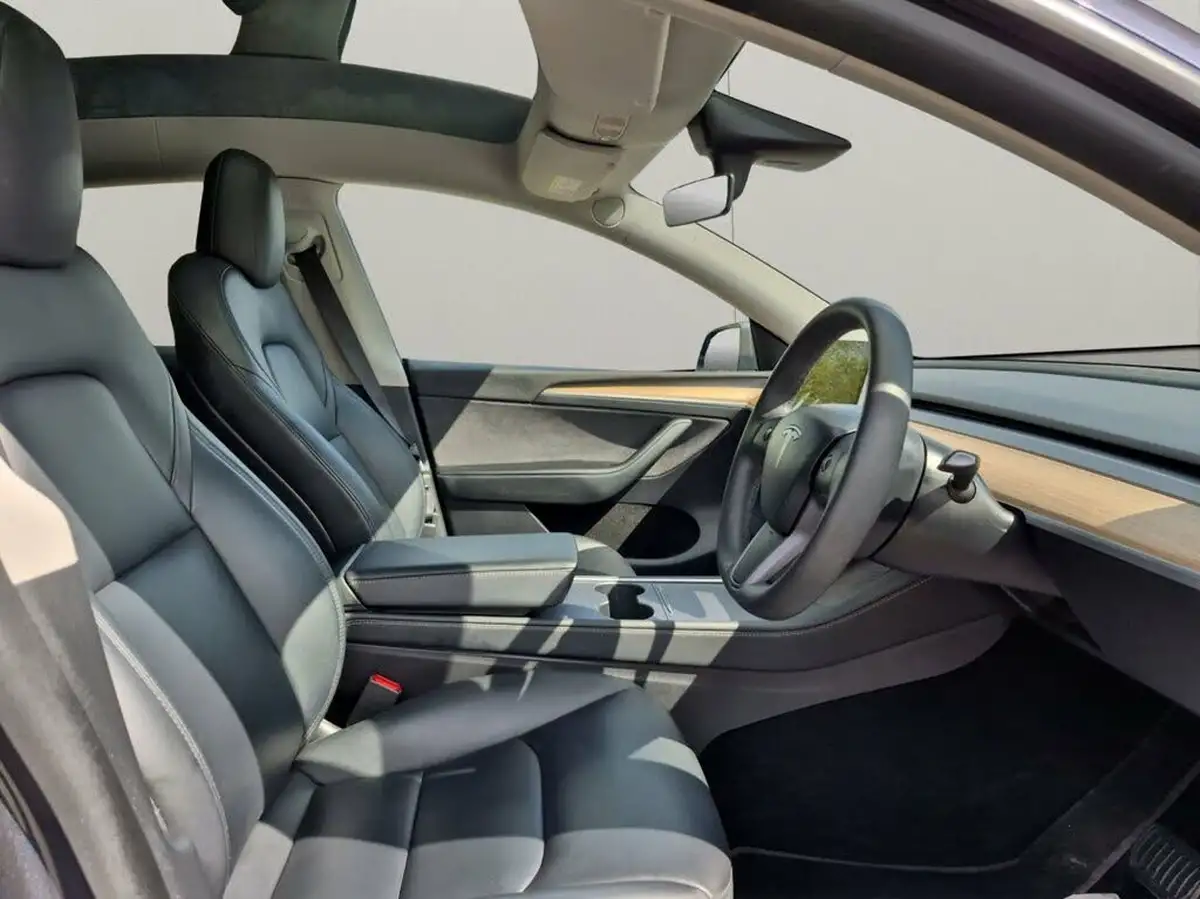 2022-tesla-model-y-e-long-range-big-11