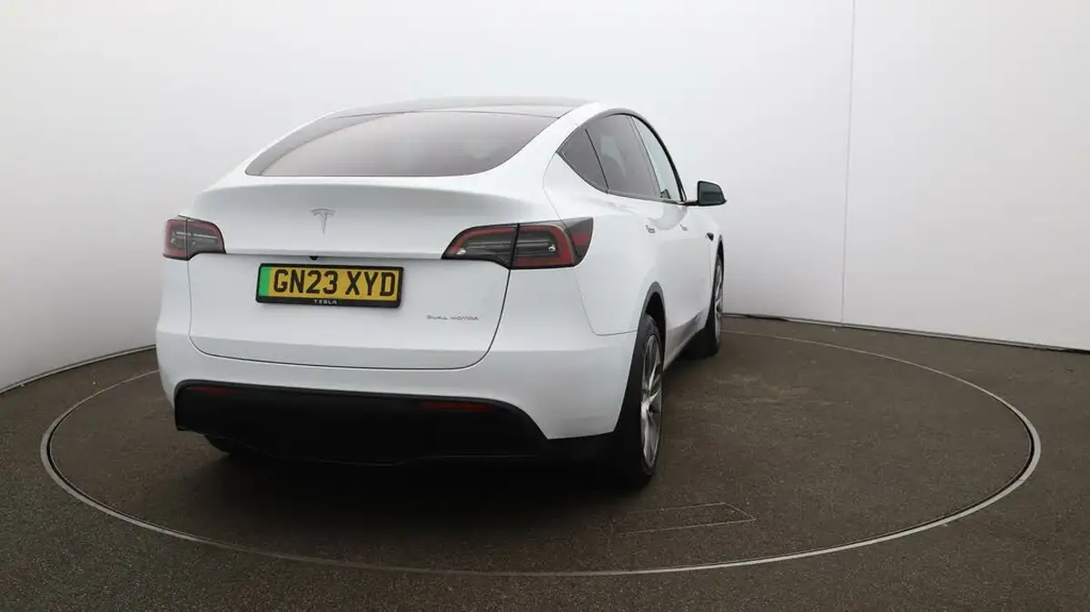 2023-tesla-model-y-e-long-range-big-48