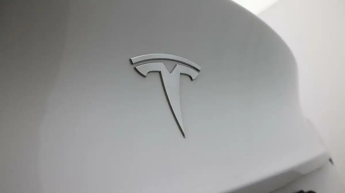 2022-tesla-model-y-e-long-range-big-21