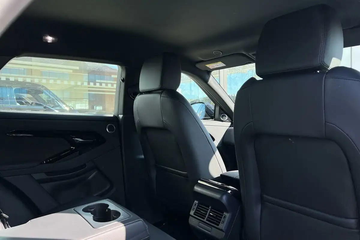 2024-land-rover-range-rover-evoque-15-p300e-dynamic-se-big-30