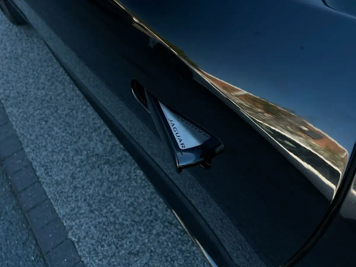 2021-jaguar-f-type-big-60