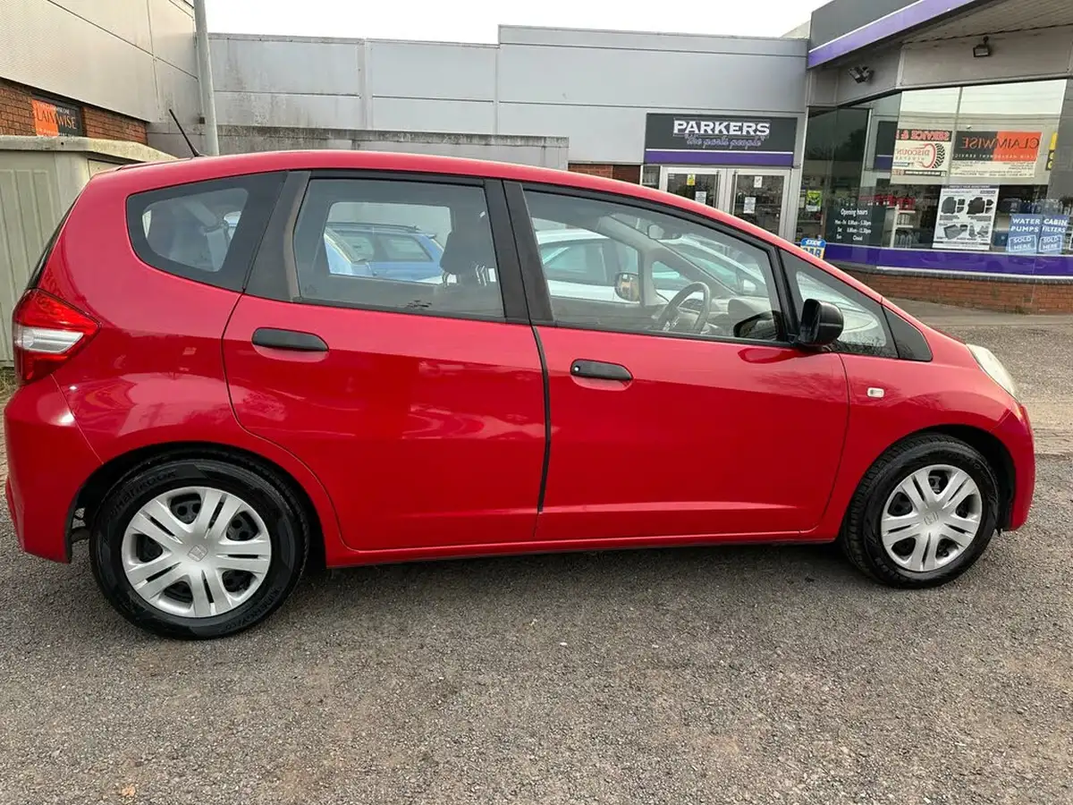 2014-honda-jazz-12-s-big-2