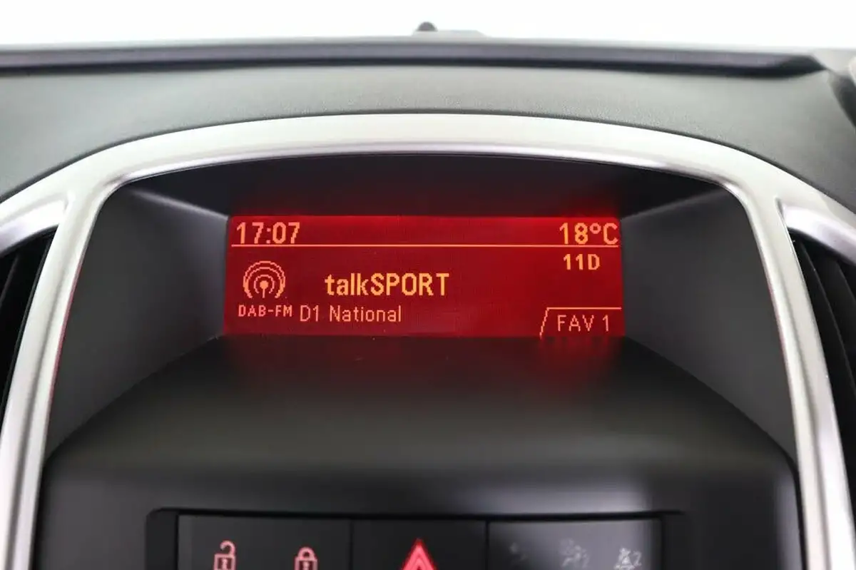 2012-vauxhall-astra-gtc-14-sri-140ps-ss-big-43