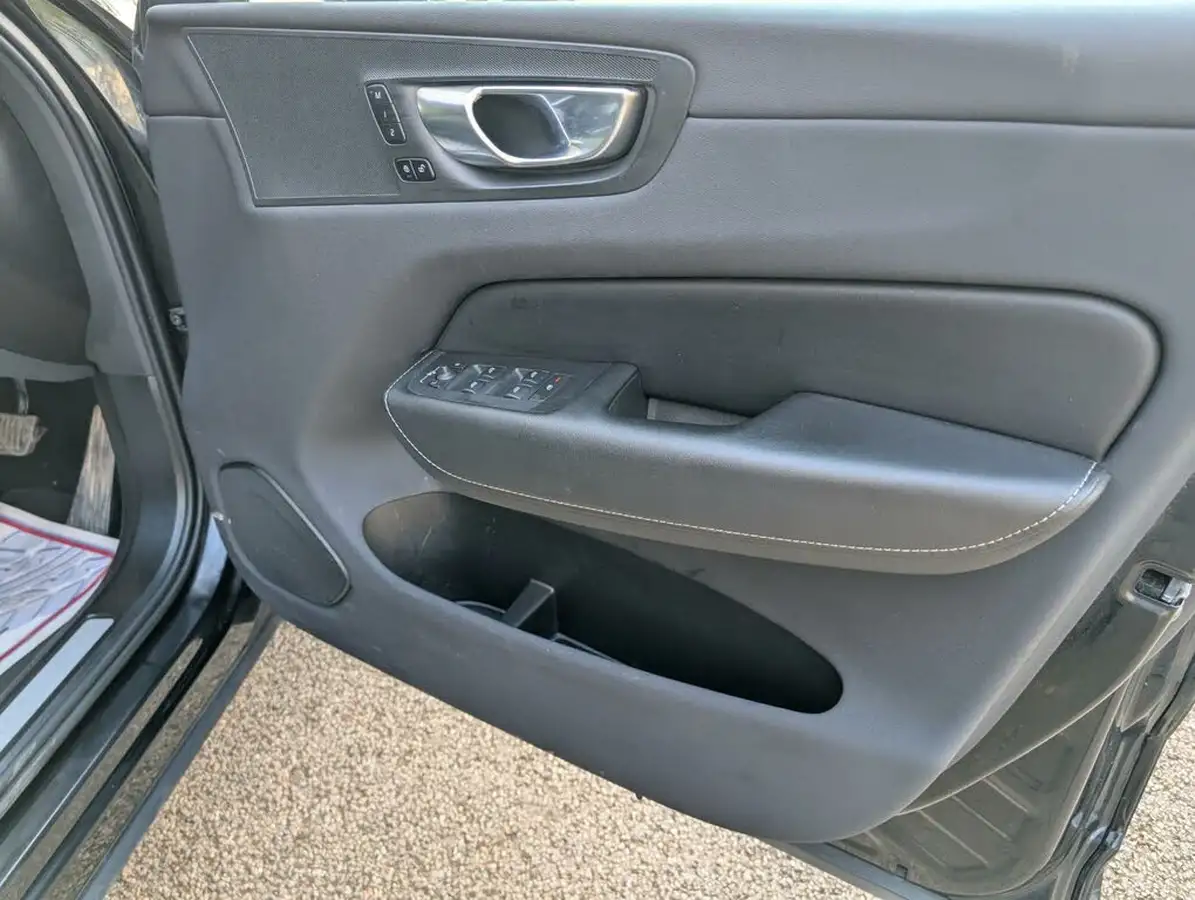 2021-volvo-xc60-20-t8-inscription-pro-390bhp-big-27