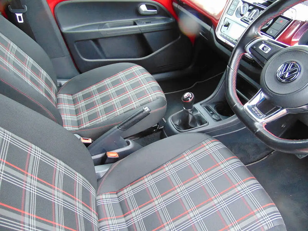 2019-volkswagen-up-10-gti-5d-big-15