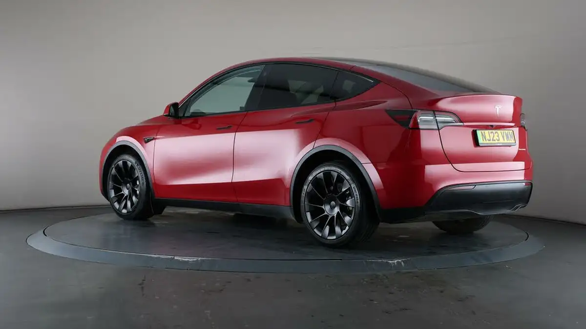 2023-tesla-model-y-e-long-range-big-5