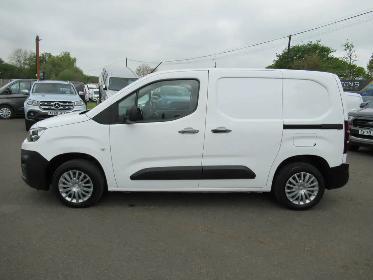 2021-citroen-berlingo-15bluehdi-650-enterprise-ss-big-3