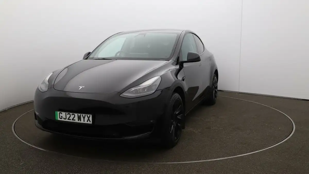 2022-tesla-model-y-e-long-range-big-28