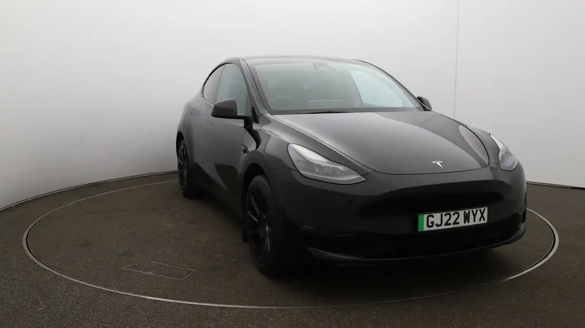 2022-tesla-model-y-e-long-range-big-32