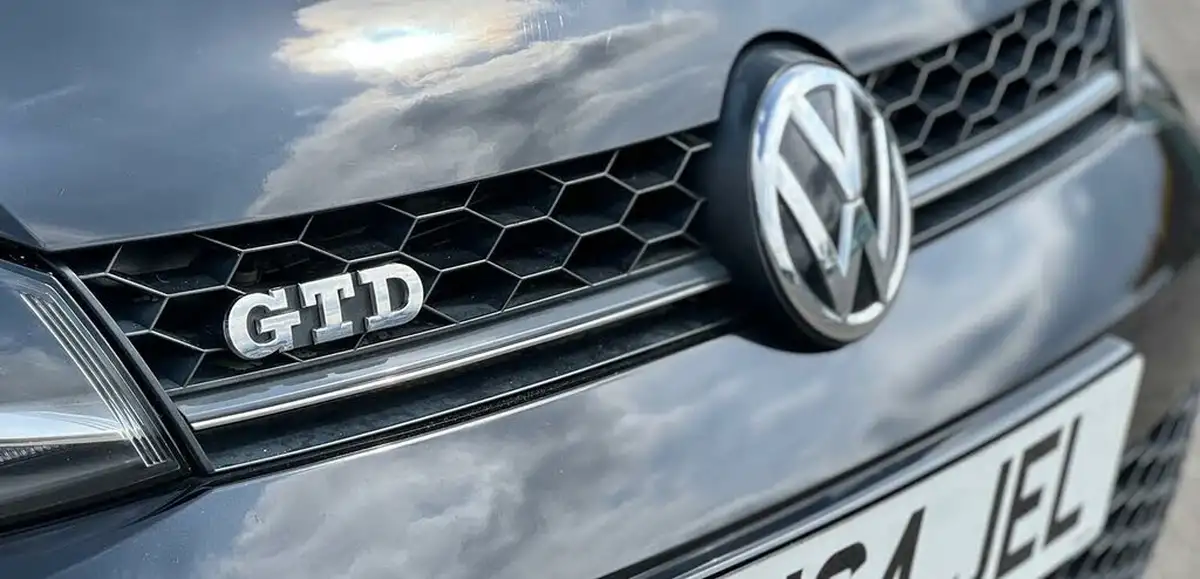 2014-volkswagen-golf-20tdi-gtd-bmt-5d-big-37