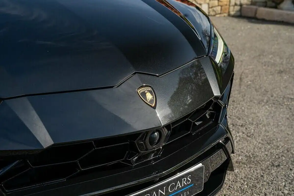 2021-lamborghini-urus-40-no-trim-big-27