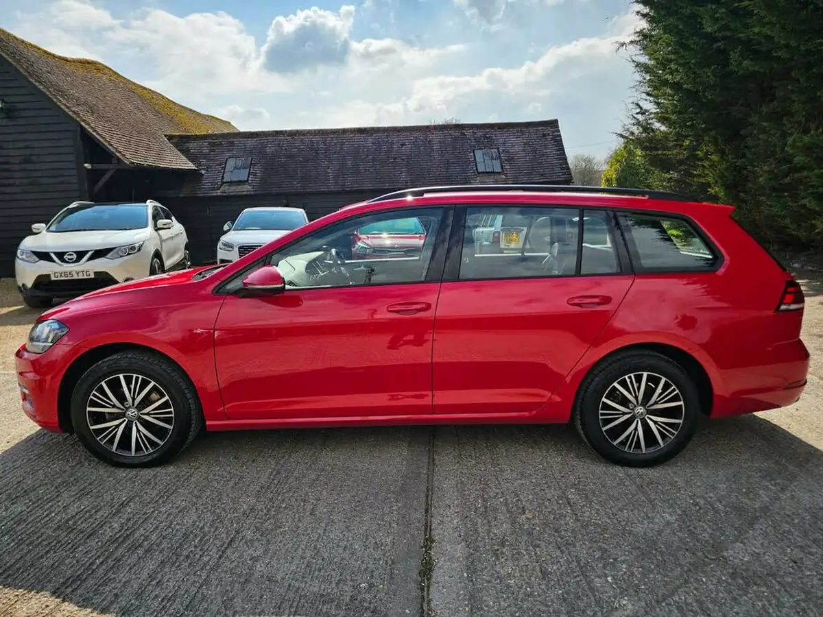 2019-volkswagen-golf-20tdi-se-estate-5d-dsg-big-6
