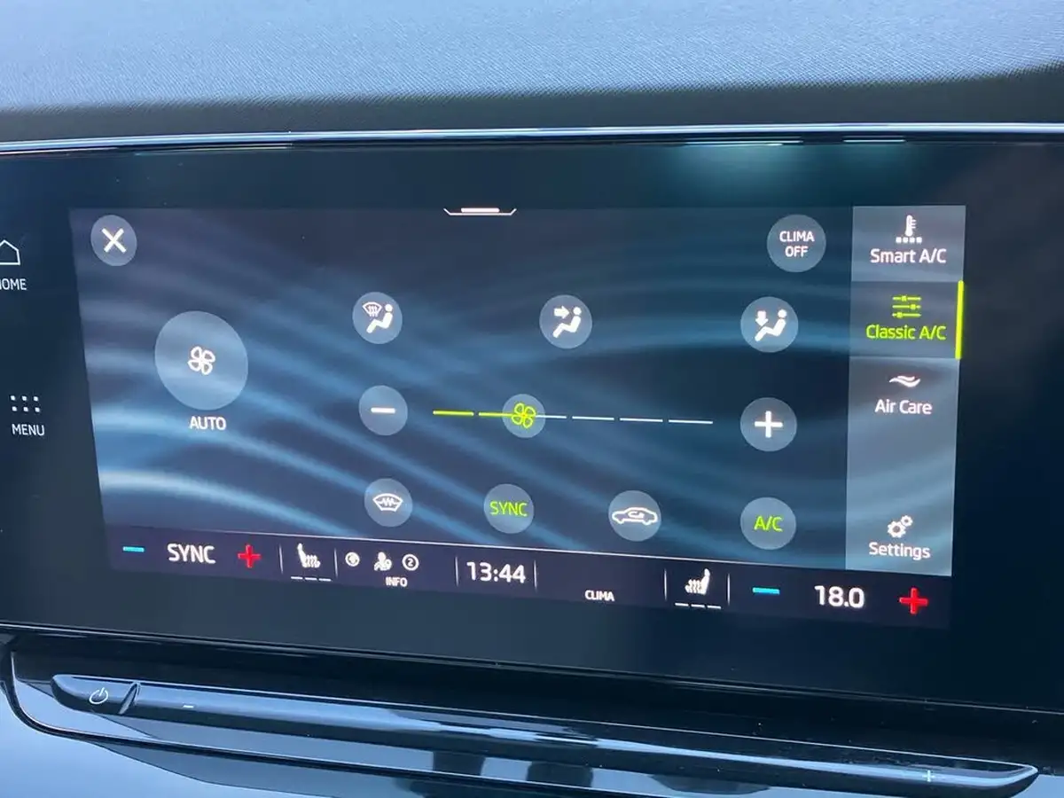 2023-skoda-octavia-15-tsi-e-tec-se-l-hatchback-big-11