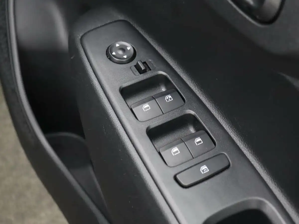 2022-hyundai-i10-12-se-connect-big-17