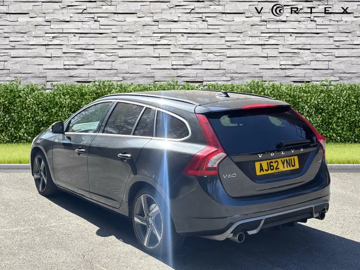2013-volvo-v60-16td-d2-r-design-nav-big-5