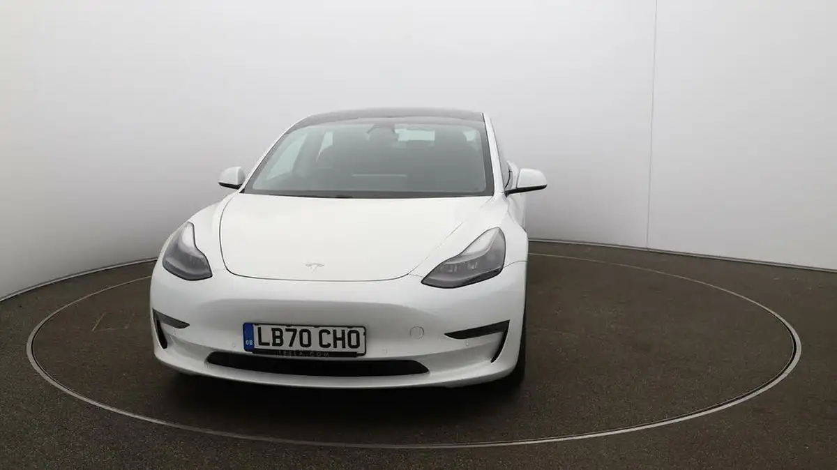 2020-tesla-model-3-e-long-range-big-31