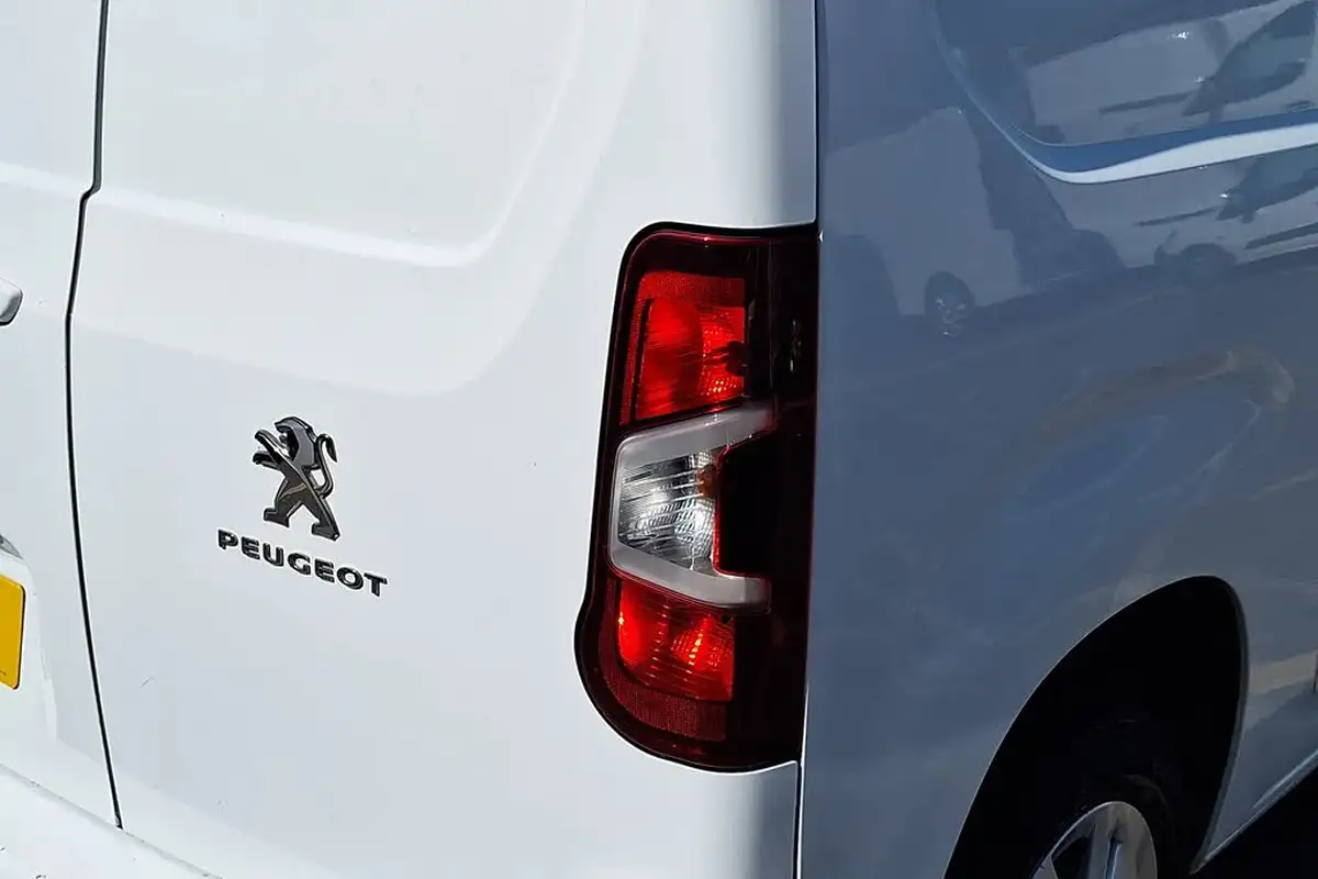 2021-peugeot-partner-15-bluehdi-1000-asphalt-100ps-eu6dt-big-16