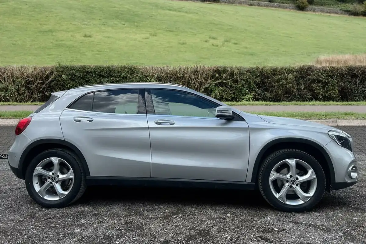 2017-mercedes-benz-gla-class-21d-gla-200d-sport-executivess-big-3