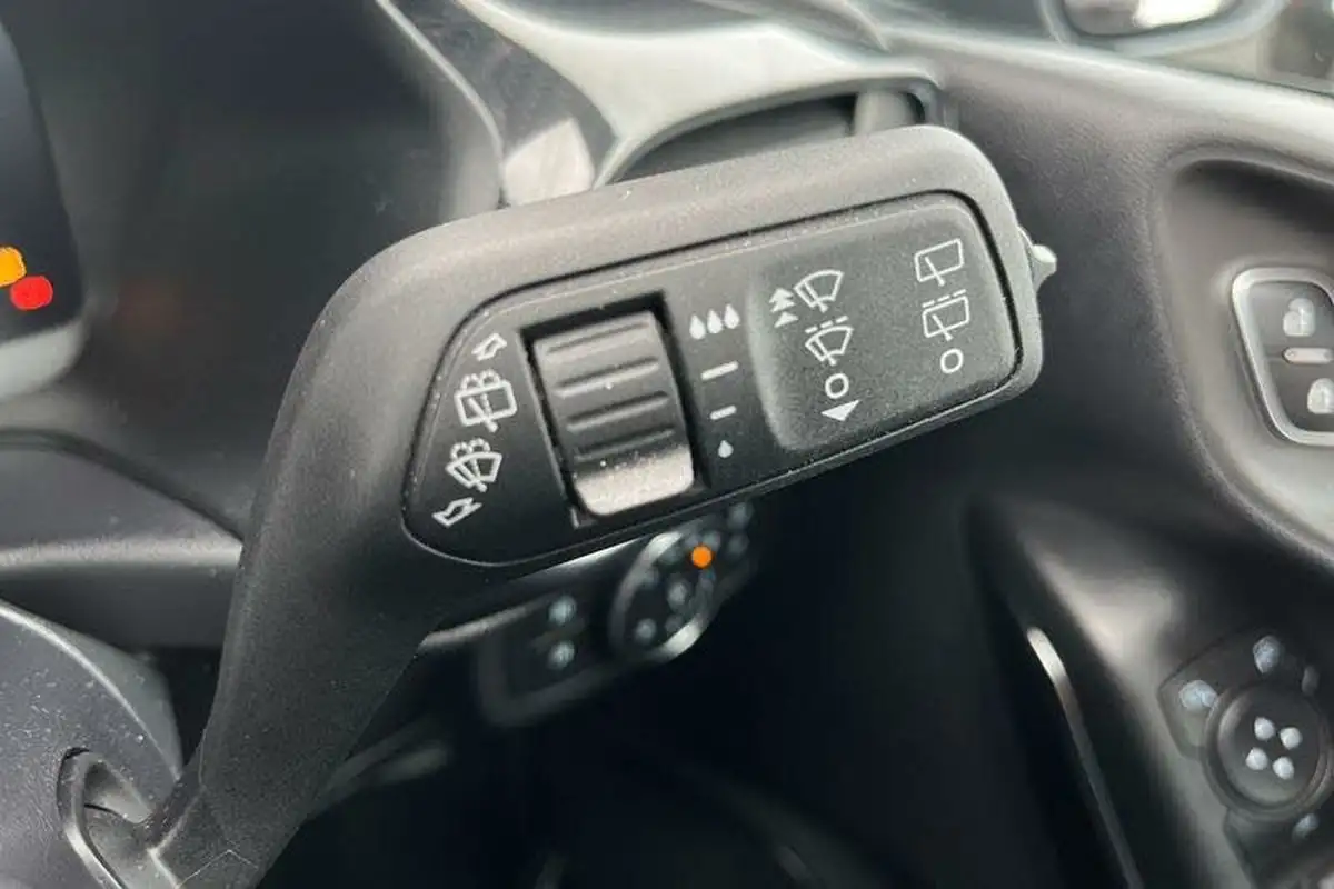 2023-ford-fiesta-big-14