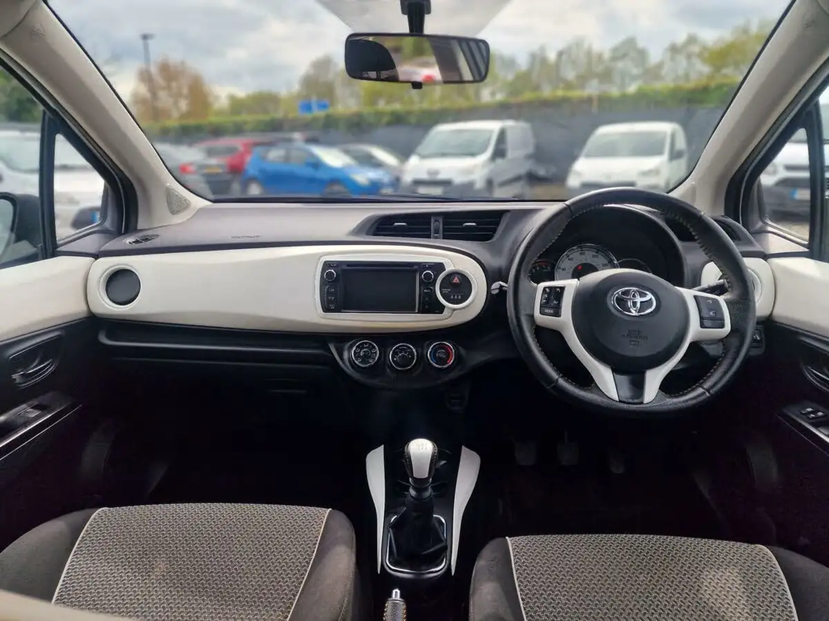 2013-toyota-yaris-133-trend-vvt-i-5d-big-9