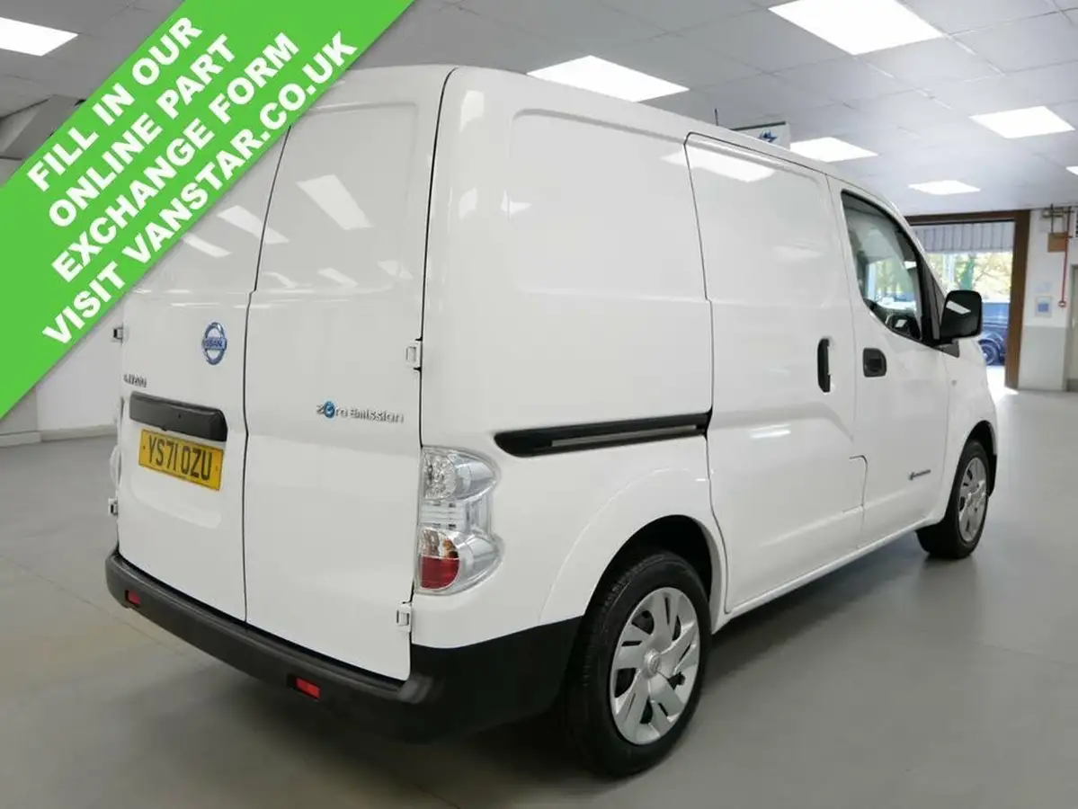 2021-nissan-env200-e-acenta-glaz-packcold-pckmesh-part-wallnav-big-10