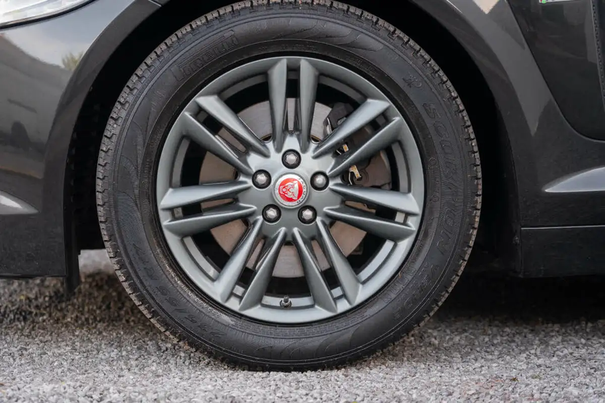 2015-jaguar-xf-22td-r-sport-163ps-saloon-4d-big-18