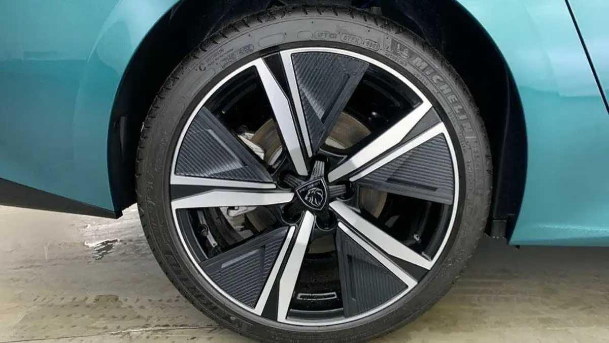 2024-peugeot-308-sw-16-puretech-gt-225ps-big-21