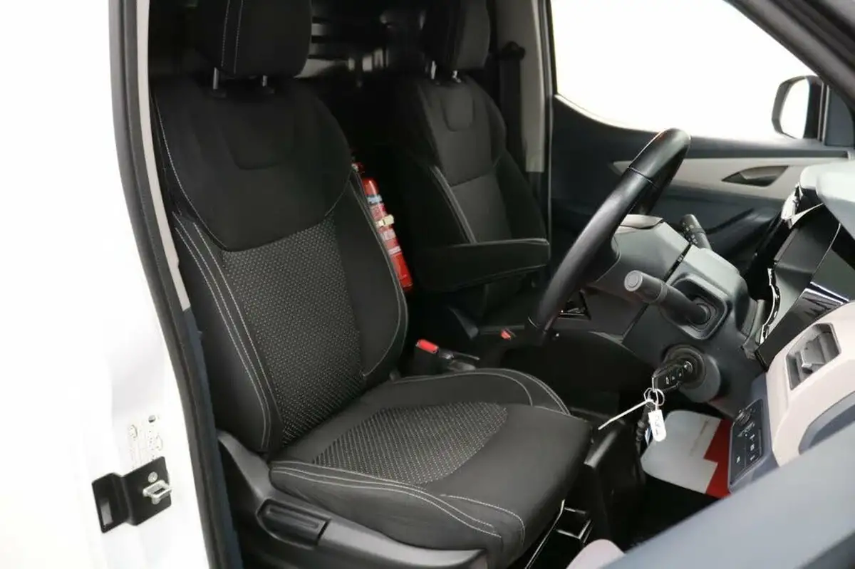 2021-maxus-e-deliver-3-e-l1h1-35kwh-big-22