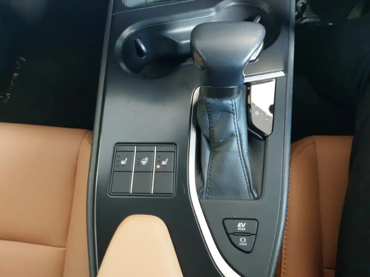 2023-lexus-ux-250h-20-f-sport-design-big-14