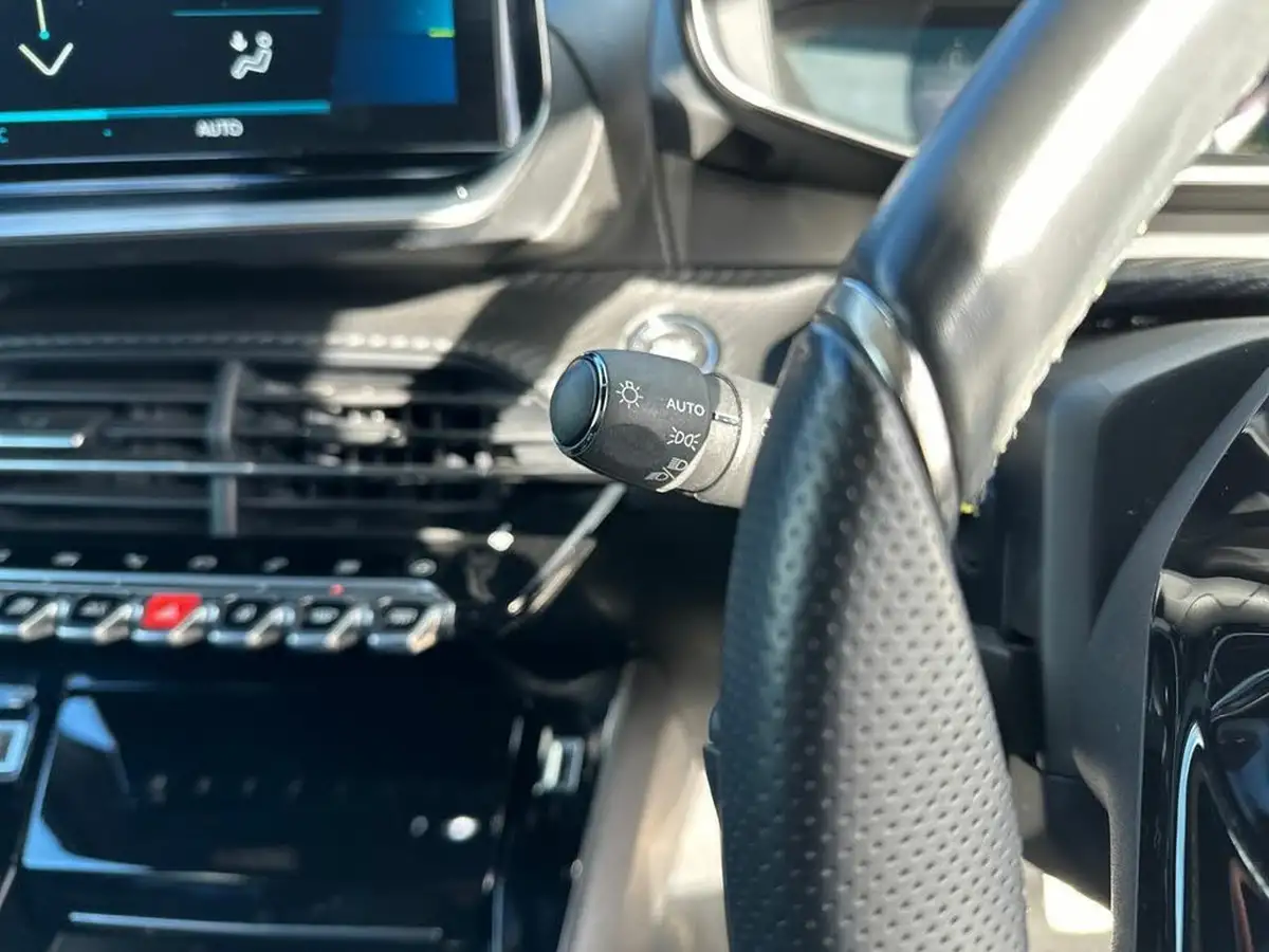 2023-peugeot-2008-suv-e-gt-premium-big-17