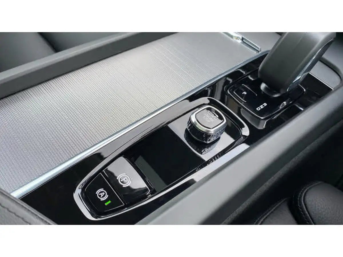 2024-volvo-xc60-20-b5-plus-big-21