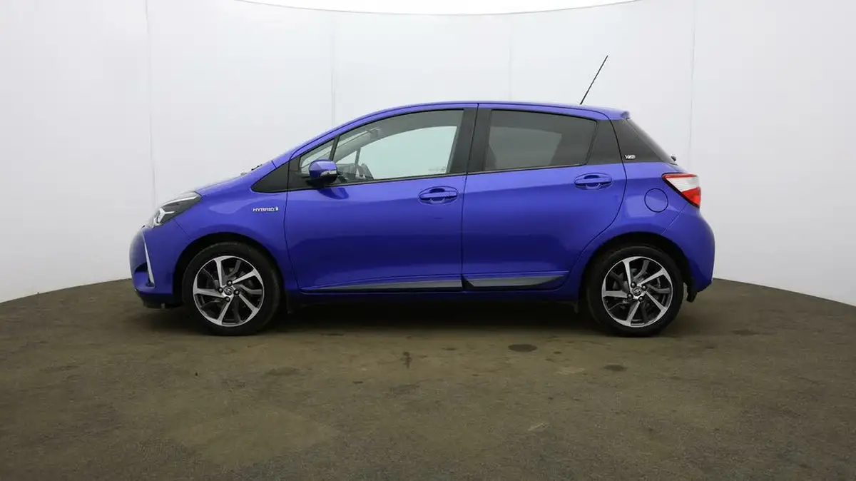 2020-toyota-yaris-15-vvt-i-y20-98bhp-hybrid-1497cc-e-cvt-big-35