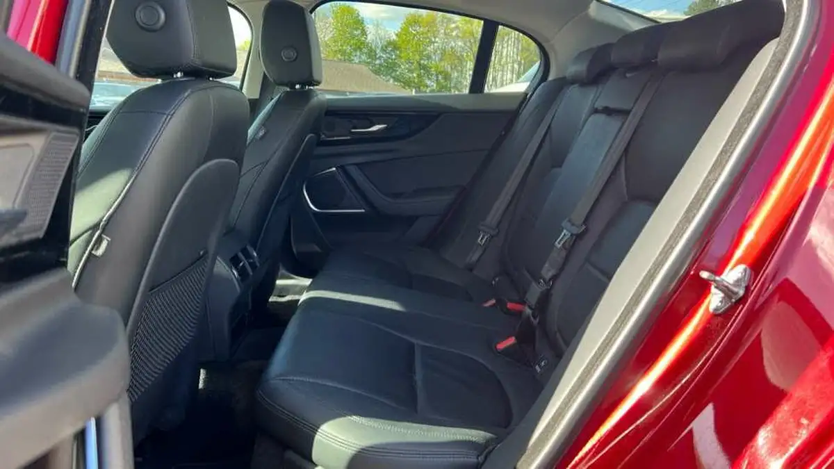2021-jaguar-xe-20-p250-s-big-8