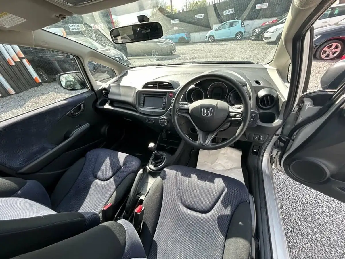 2013-honda-jazz-12-s-big-24