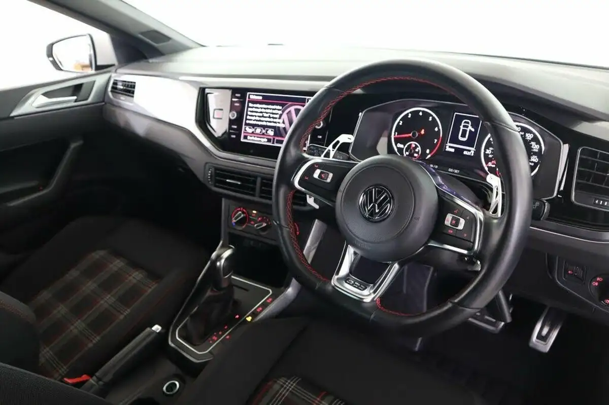 2020-volkswagen-polo-20-tsi-gti-big-8